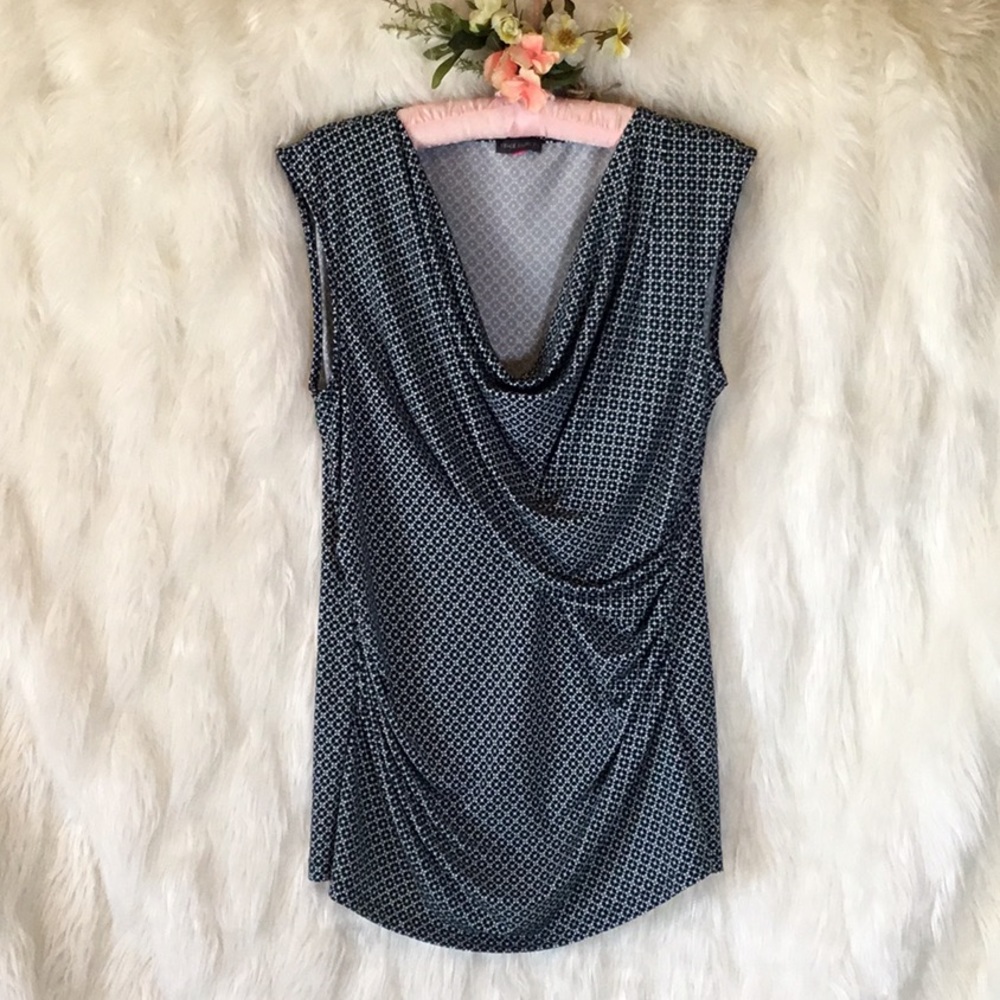 Vince Camuto sleeveless Navy and green blouse